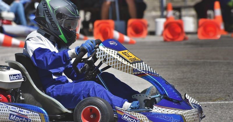 Choisir sa combinaison de karting : le guide confort et sécurité