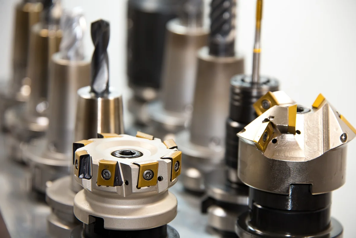 Quels outils et produits il faut vraiment avoir